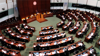 港立法会三读通过延长侍产假草案 男士侍产假增至5日