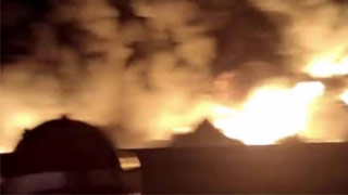 天津一润滑油仓库发生火灾 现场无人员伤亡