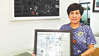 摆摊妹变企业家创业扣时代脉搏