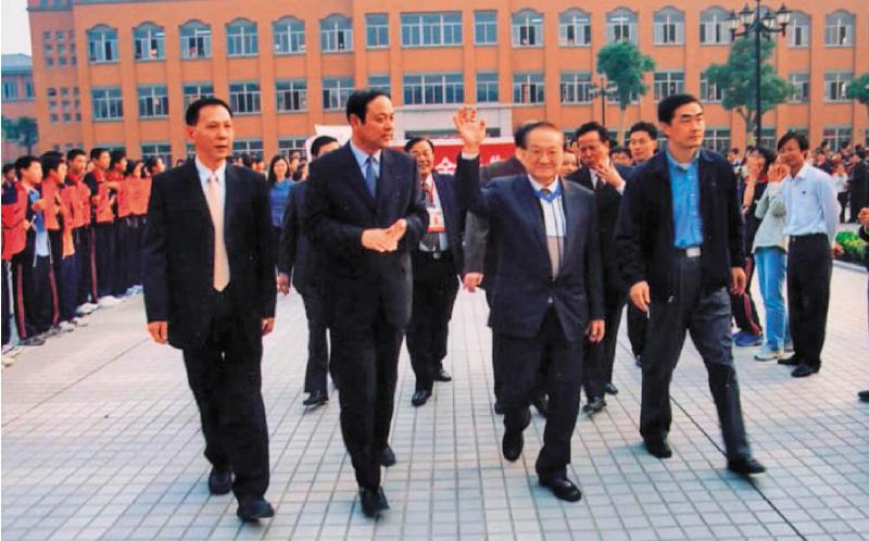 ﻿心怀家国 喜见开放起大潮