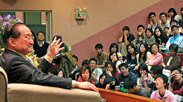 ﻿在台演讲：“只有统一才能强大”