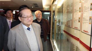 人生几大契机均在大公报——金庸的大公故事