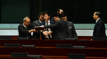 反对派为马凯护航动议被否决 郑松泰粗鄙言词骂梁君彦