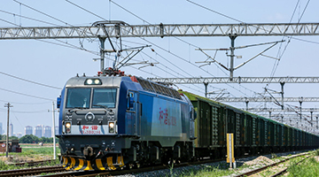 国内首台永磁直驱电力机车大同下线