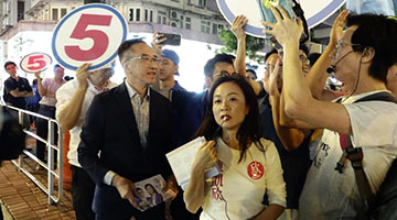 港反对派暴力冲击黄埔街站 陈凯欣拉票再遭滋扰