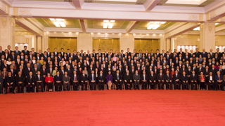 习近平与港澳代表团全体成员合影