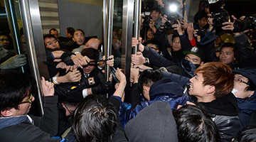 反对派煽动校园政治加剧人才流失 民建联工联会齐炮轰