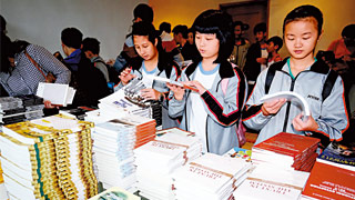 港师生参观驻港公署 ﻿外交部拟荐港青赴联合国实习