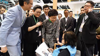 林郑：重置展亮中心 做到无缝交接