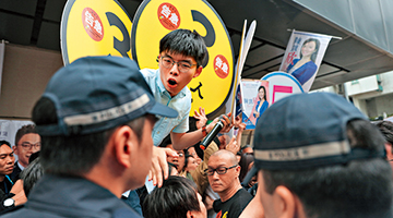 黄之锋带队冲击推撞陈凯欣 高永文：若谈民主应互相尊重