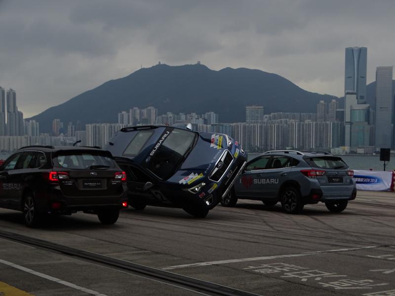 逾千车迷同享飘移特技\邓世杰