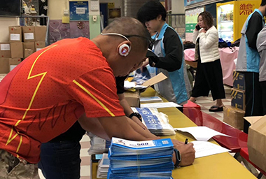 ﻿2018香港(屯門)國際半馬賽事包開始領取 相關設計獲跑者點讚