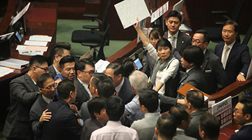 反对派又闹事懒理民生 特首立会质询被搞祸林郑表遗憾