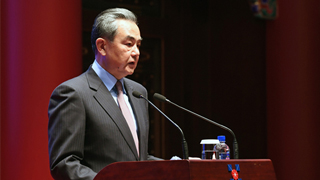 王毅谈中美关系：不人为制造新对手，避免自我预言实现