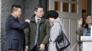 中国驻温哥华总领事探访 孟晚舟亲迎送