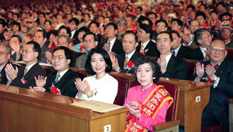 “001小姐”伍淑清：配合国家发展是港商的使命