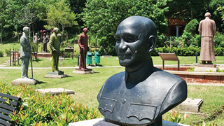 欲花数百亿“去蒋化” 台当局被呛：只知道争权夺利