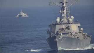 美航母入波斯湾 伊朗30船舰紧跟