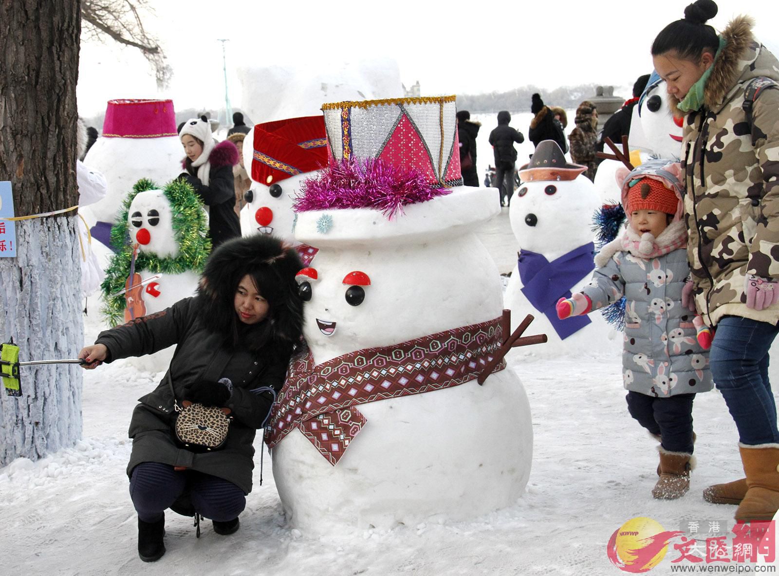 黑龍江民眾賞冰樂雪迎新年