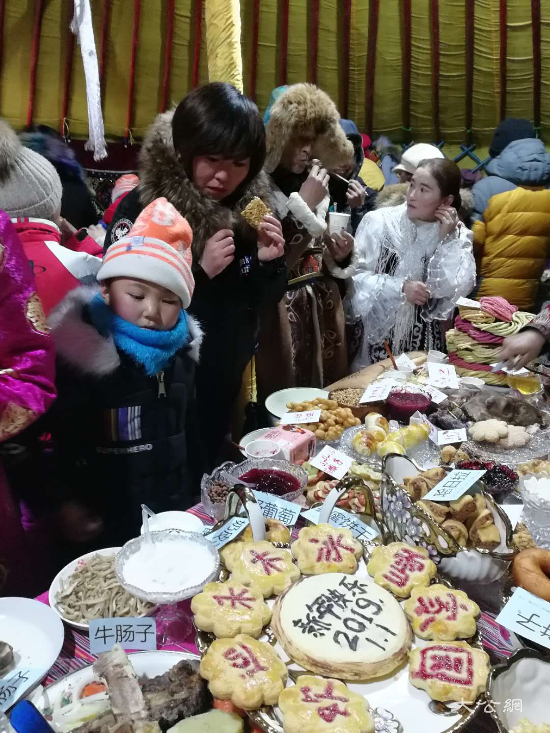 喀納斯冰雪風情旅遊節暨潑雪狂歡節現場美食大賽 應江洪 攝 喀納斯冰雪風情旅遊節暨潑雪狂歡節現場美食大賽 應江洪 攝