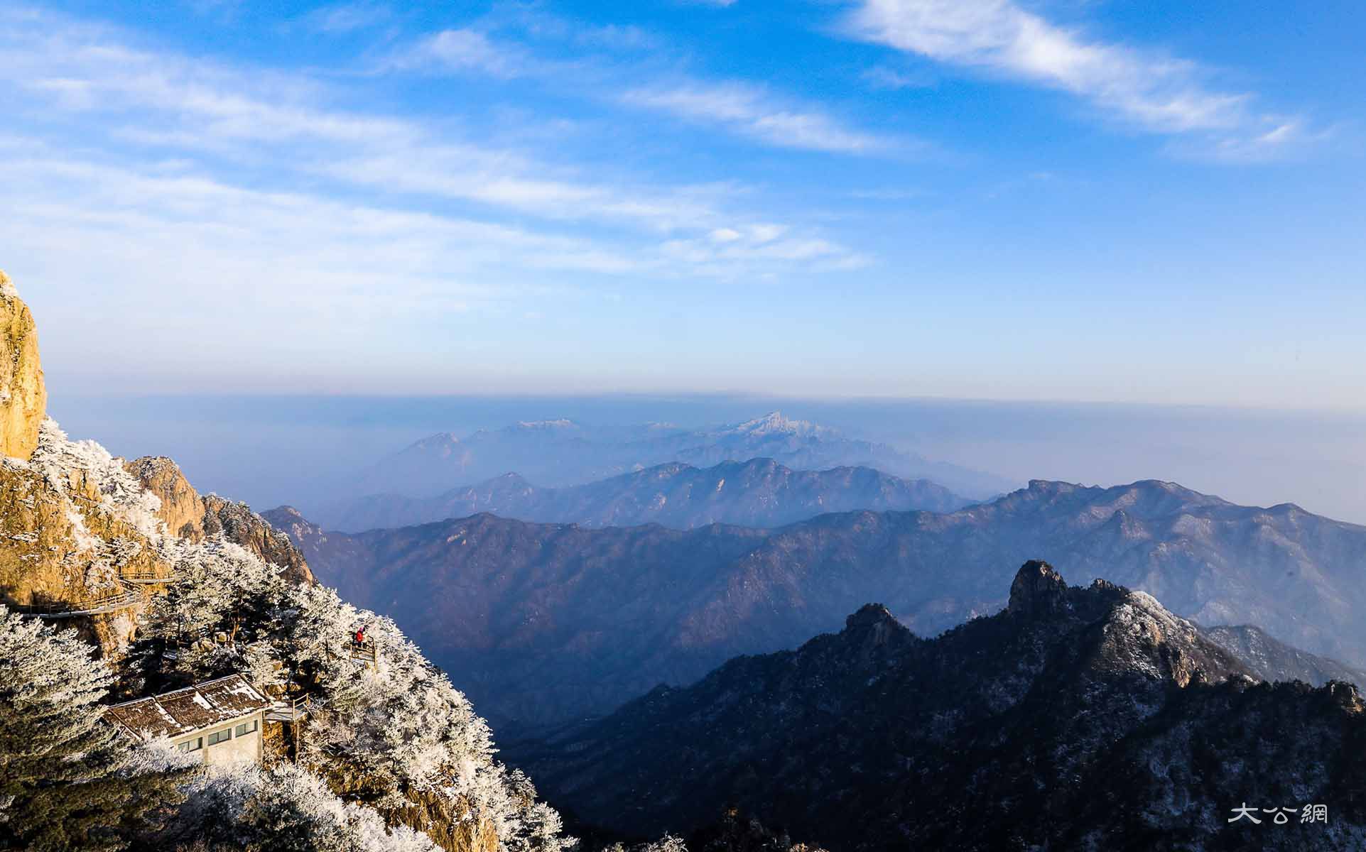 冬日老君山如仙境讓人流連忘返 位於河南省洛陽市欒川縣城東南的老君山,是中國北方道教信眾拜謁聖地,中原山水文化傑出代表。冬季的老君山,是