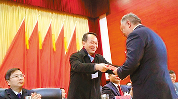 云南“白发书记”当选县政协副主席 网友盼李忠凯“不忘初心”