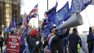 英国议会通过修正案阻止硬脱欧 文翠珊或被迫推“方案B”