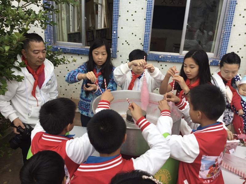 ﻿八万里路云和月