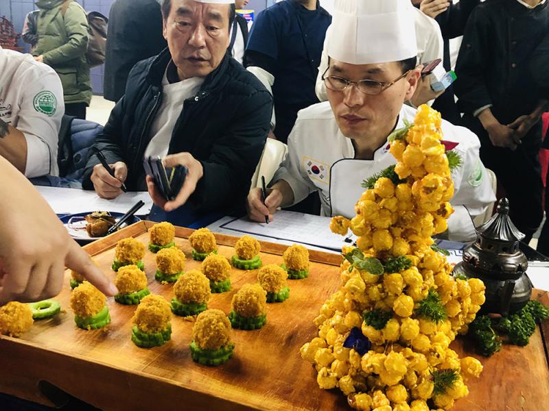 95後魯菜名師獲中韓廚藝金獎