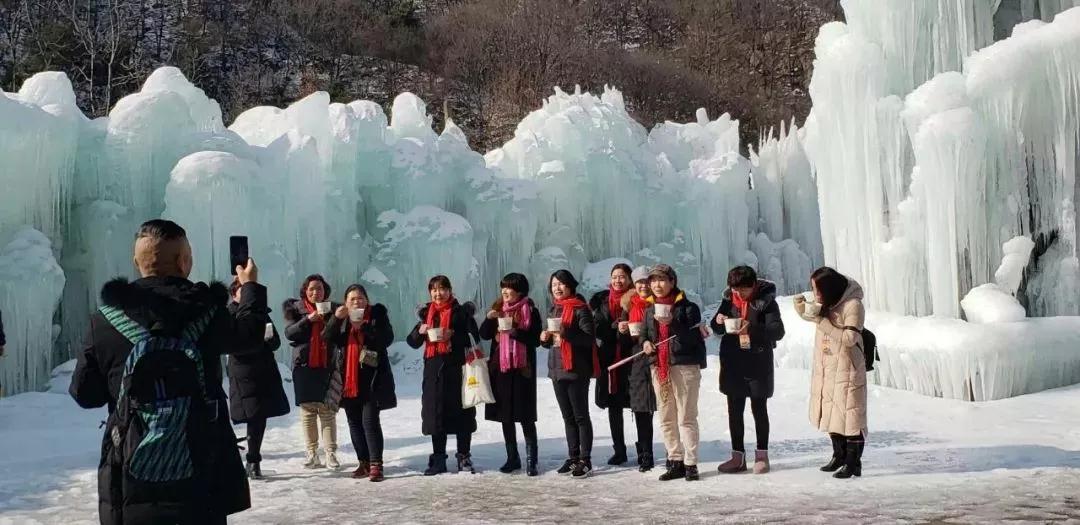 嵩縣木札嶺免費發放臘八粥引遊客點讚