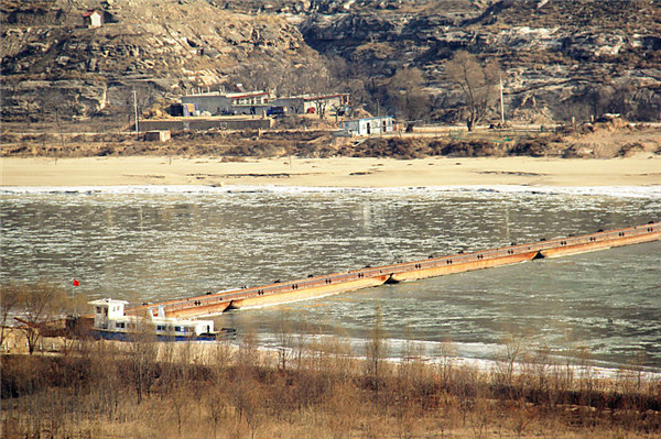 黃河馬鎮河段現冰凌奇觀