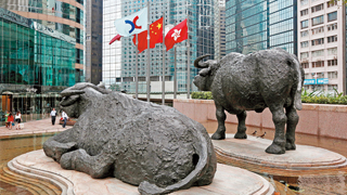 恒指重上27000点大关 专家称有望发展为中期反弹