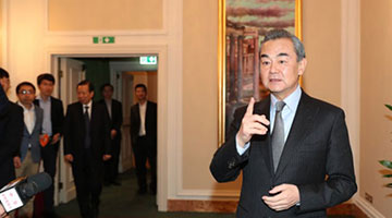 王毅谈华为事件：动用国家力量抹黑打压企业不道德