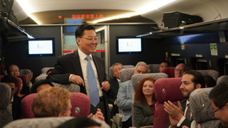 外国驻港机构代表乘搭高铁考察大湾区