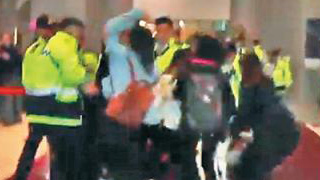 “众志”暴力突袭政总 政府发声明强烈谴责