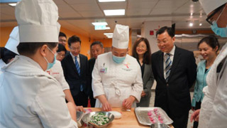 “外交进社区” 谢锋访港岛南区