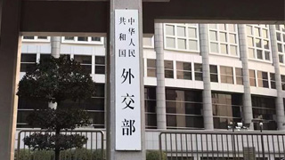 美舰穿越台海 外交部：敦促美方慎重妥善处理涉台问题