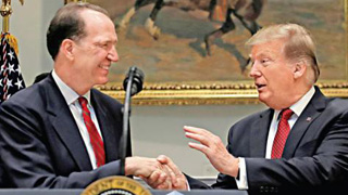 特朗普“心腹”马尔帕斯掌世银