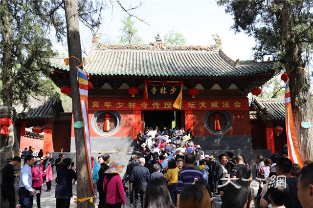 18萬遊客清明踏青嵩山 共賞少林櫻花武