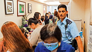 疫苗陷阱｜搜证！海关警方查“环亚”疫苗仓