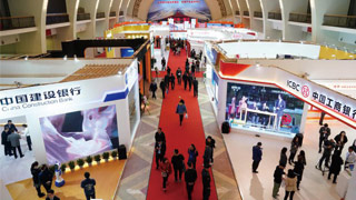 潘功胜：坚定不移扩大金融开放 