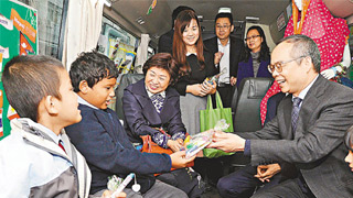 刘江华：特首和政策局会与年轻人继续接触沟通