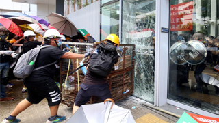 暴力冲击法治 内地港青痛心