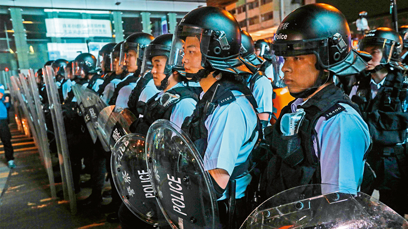 反对派挑拨仇警 做“口罩党”保护伞