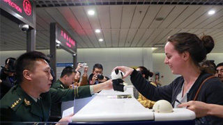 公安部在全国推广复制12条移民与出入境便利政策