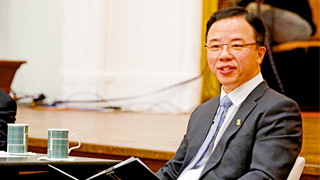 与港大师生校友对话 张翔坚持谴责暴行获点赞