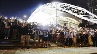 骑劫曼城杰志友谊赛 乱港分子踩入大球场搞事