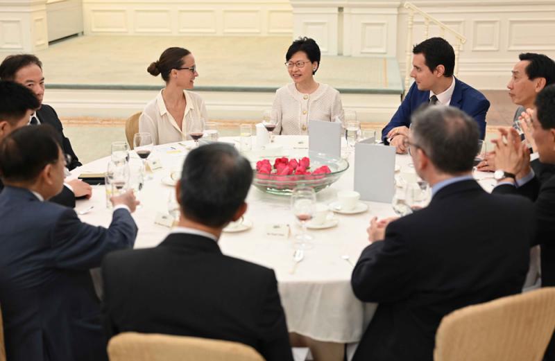 香港﻿特首晤商会代表 冀同维护法治精神