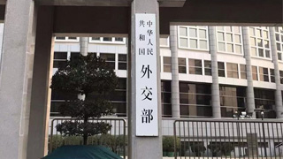 外交部：驻港部队是香港繁荣稳定的 “定海神针”