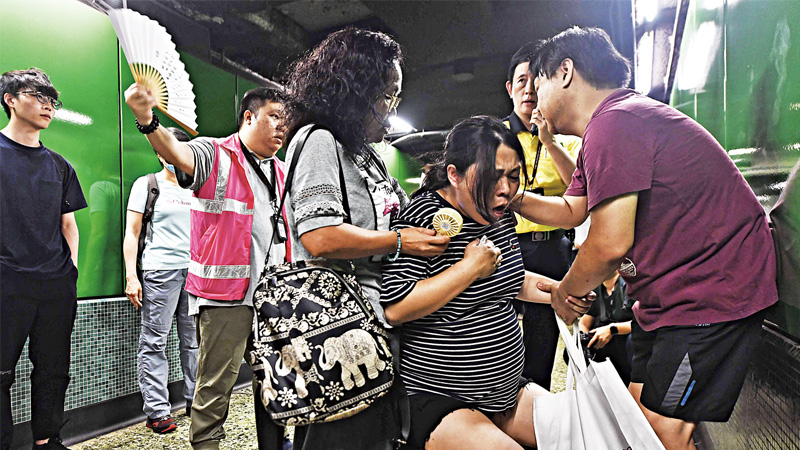 流寇作乱全港“被罢工”靠害孕妇天怒人怨 拿700万人做夺权赌注